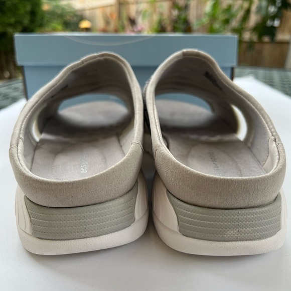 Easy Spirit  Traciees size 11W Slip on Sandals Silver Snake print - Picture 3 of 10